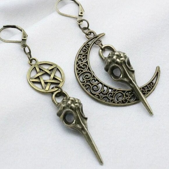 Steampunk Gear Design Crow Skull & Pentagram Dangle Earrings - Antique Bronze - Picture 1 of 2